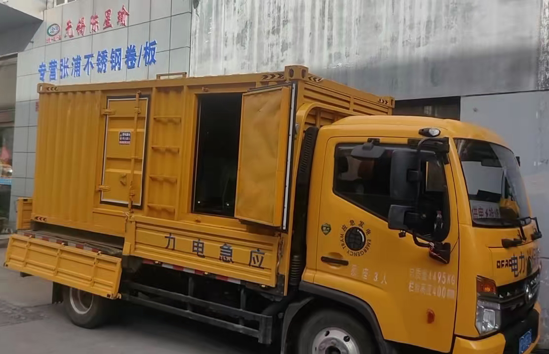 察哈尔右翼中柴油发电机组负载测试时应如何监控机组的运行状态？