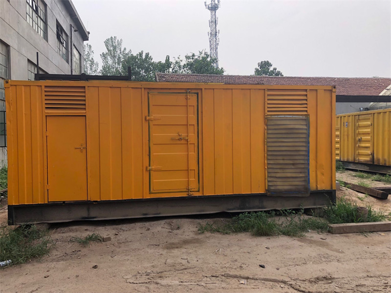 察哈尔右翼中发电机出租进行负载测试时，电瓶电量不足的具体判断标准是什么？